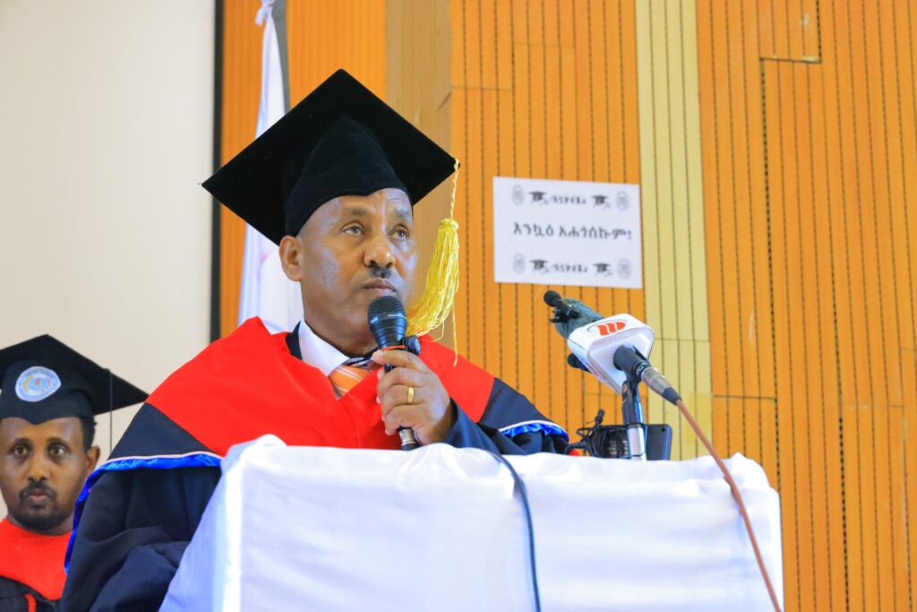 ኣክሱም ዩኒቨርሲቲ በተለያዩ የትምህርት መርሃ ግብሮች ያሰለጠናቸውን ተማሪዎች አስመረቀ