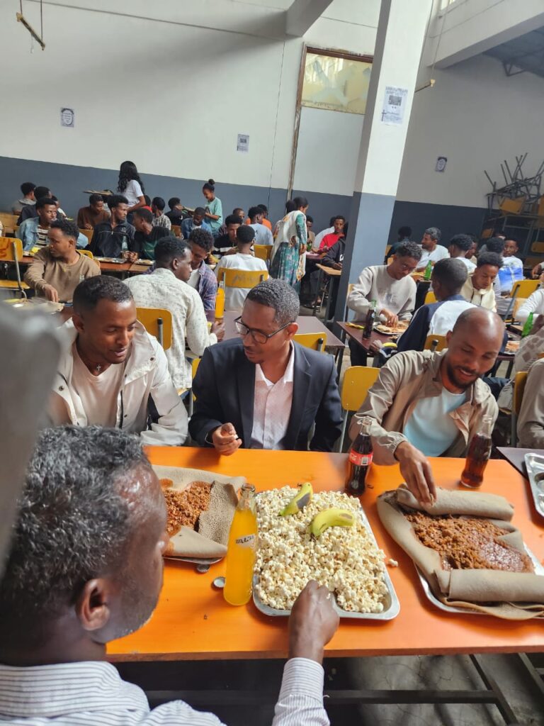 አክሱም ዩኒቨርሲቲ ጤና ሳይንስ ኮለጅና ኮምፕሬሄንሲቭ ስፔሻላይዝድ ሆስፒታል ከፍተኛ አመራሮች የትንሳኤ በዓልን ከኮለጁ ተማሪዎችና ከታካሚዎች ጋር በጋራ በደማቅ ሁኔታ አከበሩ!